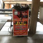 LOTE 015 - Carregador de bateria J.T.S