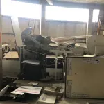 LOTE 050 - Lote de sucatas: mesas, cadeiras, armarios, inox, madeiras, etc 