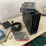LOTE 10 - MÓVEIS EQUIPAMENTOS - vários itens junto ao prédio