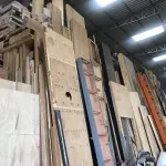 LOTE 003 - Lote de placas de mdf e compensado usados