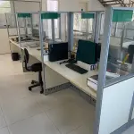 LOTE 10 - MÓVEIS EQUIPAMENTOS - vários itens junto ao prédio