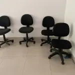 LOTE 10 - MÓVEIS EQUIPAMENTOS - vários itens junto ao prédio