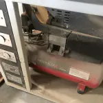 LOTE 033 - Compressor de ar pequeno 
