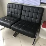 LOTE 068 - 2 sofas pretos 1 lugar e sofa preto 2 lugares 