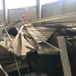 LOTE 050 - Lote de sucatas: mesas, cadeiras, armarios, inox, madeiras, etc 