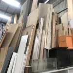 LOTE 003 - Lote de placas de mdf e compensado usados