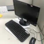 LOTE 235 - Monitor e teclado 