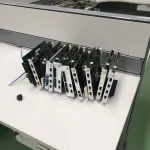 LOTE 319 - Placas de rede, equipamento de teste, telefones, teclados, 