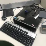 LOTE 242 - Cpu e teclado  e telefone