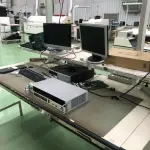 LOTE 450 - bancada com  prateleira e iluminação, equipamentos de teste 