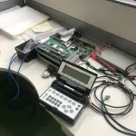 LOTE 305 - Antenas, cpu, modem, equipamento de teste, lupa, monitor teclado, mouse, exaustor
