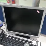 LOTE 144 - Monitor e teclado e monitor, teclado e CPU 