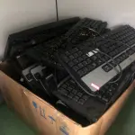 LOTE 278 - 5 cpus, roteador, monitor, lote de fios e carregadores, dvd, aquecedor de folhas, mouses, teclados, fontes  