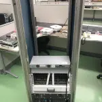 LOTE 311 - Rack com equipamentos de teste 