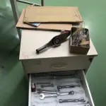 LOTE 418 - Gaveteiro com rodas e ferramentas 