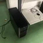 LOTE 358 - Cpus, cadeira com rodas, servidor, rack, prateleira, estabilizador , ar condicionado (não foram localizados a parte condesadora), 2 armarios de metal. Acompanha o fundo de comercio, pois tem a tecnologia armazenada.