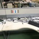 LOTE 319 - Placas de rede, equipamento de teste, telefones, teclados, 