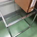 LOTE 186 - Aparador em metal e vidro 