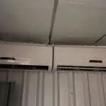 LOTE 358 - Cpus, cadeira com rodas, servidor, rack, prateleira, estabilizador , ar condicionado (não foram localizados a parte condesadora), 2 armarios de metal. Acompanha o fundo de comercio, pois tem a tecnologia armazenada.