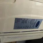 LOTE 001 - LISTAGEM GRANDE DE BENS DE LANCHERIA - PROJETOR, MESAS, CADEIRAS, FRITADEIRAS A GAS E ELETRICAS, FREEZERS, GELADEIRA, TELA, COMPUTADOR, LIXEIRA, FRIGOBAR,  FORNO CONVECTOR, CHAPA BIFETEIRA, AR CONDICIONADO SO FRENTE.