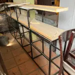LOTE 001 - LISTAGEM GRANDE DE BENS DE LANCHERIA - PROJETOR, MESAS, CADEIRAS, FRITADEIRAS A GAS E ELETRICAS, FREEZERS, GELADEIRA, TELA, COMPUTADOR, LIXEIRA, FRIGOBAR,  FORNO CONVECTOR, CHAPA BIFETEIRA, AR CONDICIONADO SO FRENTE.