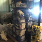LOTE 146 - lote de caixas vazadas metálicas de empilhar