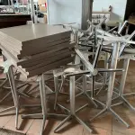 LOTE 001 - LISTAGEM GRANDE DE BENS DE LANCHERIA - PROJETOR, MESAS, CADEIRAS, FRITADEIRAS A GAS E ELETRICAS, FREEZERS, GELADEIRA, TELA, COMPUTADOR, LIXEIRA, FRIGOBAR,  FORNO CONVECTOR, CHAPA BIFETEIRA, AR CONDICIONADO SO FRENTE.