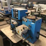 LOTE 056 - máquina de virar com cola marca Kehl