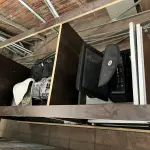 LOTE 001 - LISTAGEM GRANDE DE BENS DE LANCHERIA - PROJETOR, MESAS, CADEIRAS, FRITADEIRAS A GAS E ELETRICAS, FREEZERS, GELADEIRA, TELA, COMPUTADOR, LIXEIRA, FRIGOBAR,  FORNO CONVECTOR, CHAPA BIFETEIRA, AR CONDICIONADO SO FRENTE.