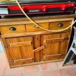 LOTE 001 - LISTAGEM GRANDE DE BENS DE LANCHERIA - PROJETOR, MESAS, CADEIRAS, FRITADEIRAS A GAS E ELETRICAS, FREEZERS, GELADEIRA, TELA, COMPUTADOR, LIXEIRA, FRIGOBAR,  FORNO CONVECTOR, CHAPA BIFETEIRA, AR CONDICIONADO SO FRENTE.
