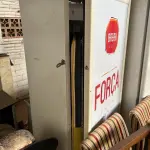 LOTE 001 - LISTAGEM GRANDE DE BENS DE LANCHERIA - PROJETOR, MESAS, CADEIRAS, FRITADEIRAS A GAS E ELETRICAS, FREEZERS, GELADEIRA, TELA, COMPUTADOR, LIXEIRA, FRIGOBAR,  FORNO CONVECTOR, CHAPA BIFETEIRA, AR CONDICIONADO SO FRENTE.