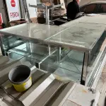 LOTE 001 - LISTAGEM GRANDE DE BENS DE LANCHERIA - PROJETOR, MESAS, CADEIRAS, FRITADEIRAS A GAS E ELETRICAS, FREEZERS, GELADEIRA, TELA, COMPUTADOR, LIXEIRA, FRIGOBAR,  FORNO CONVECTOR, CHAPA BIFETEIRA, AR CONDICIONADO SO FRENTE.