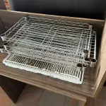 LOTE 001 - LISTAGEM GRANDE DE BENS DE LANCHERIA - PROJETOR, MESAS, CADEIRAS, FRITADEIRAS A GAS E ELETRICAS, FREEZERS, GELADEIRA, TELA, COMPUTADOR, LIXEIRA, FRIGOBAR,  FORNO CONVECTOR, CHAPA BIFETEIRA, AR CONDICIONADO SO FRENTE.