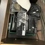 LOTE 001 - LISTAGEM GRANDE DE BENS DE LANCHERIA - PROJETOR, MESAS, CADEIRAS, FRITADEIRAS A GAS E ELETRICAS, FREEZERS, GELADEIRA, TELA, COMPUTADOR, LIXEIRA, FRIGOBAR,  FORNO CONVECTOR, CHAPA BIFETEIRA, AR CONDICIONADO SO FRENTE.