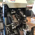LOTE 351 - Máquina de montar bico