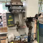 LOTE 275 - Máquina de pregar salto 