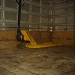 LOTE 047 - Paleteira amarela 