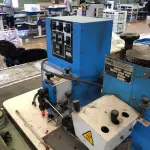 LOTE 338 - Máquina de passar cola