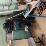 LOTE 476 - Lote de armarios, prateleiras, bancada 