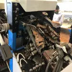 LOTE 352 - Máquina de montar bico