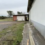LOTE 073 - container metálico em mau estado com sucatas 20 pés