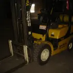 LOTE 041 - empilhadeira a gás marca Yale com o botijão