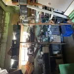 LOTE 446 - Lote com prateliras, baldes, peças de reposição, latas, caixas plasicas e etc 