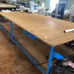 LOTE 250 - Bancada de trabalho e mesa para máquina