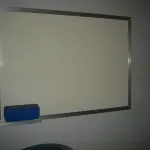 LOTE 024 - Quadro branco
