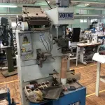 LOTE 380 - Máquina de pregar salto 