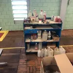 LOTE 212 - Prateleira em madeira