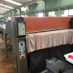 LOTE 252 - Balancim ponte  Atom Klein S320 com mesa de roletes