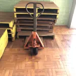 LOTE 343 - 3 carrinhos paleteiro 