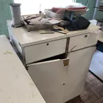 LOTE 416 - Armário e prateleira 
